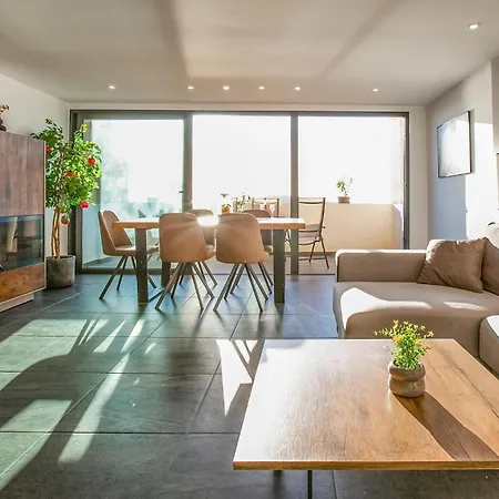 Apartment In With Kitchen *